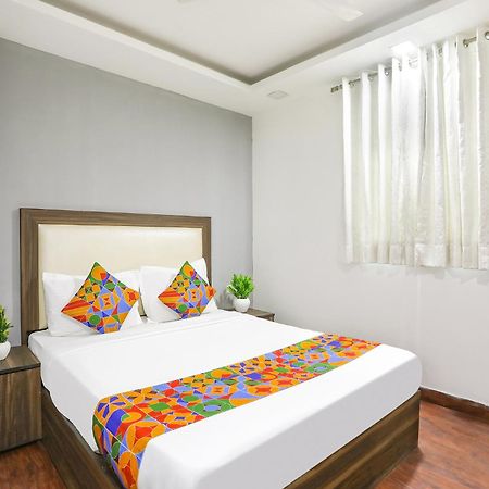 Hotel Fabexpress The Arrow Nuova Delhi Esterno foto