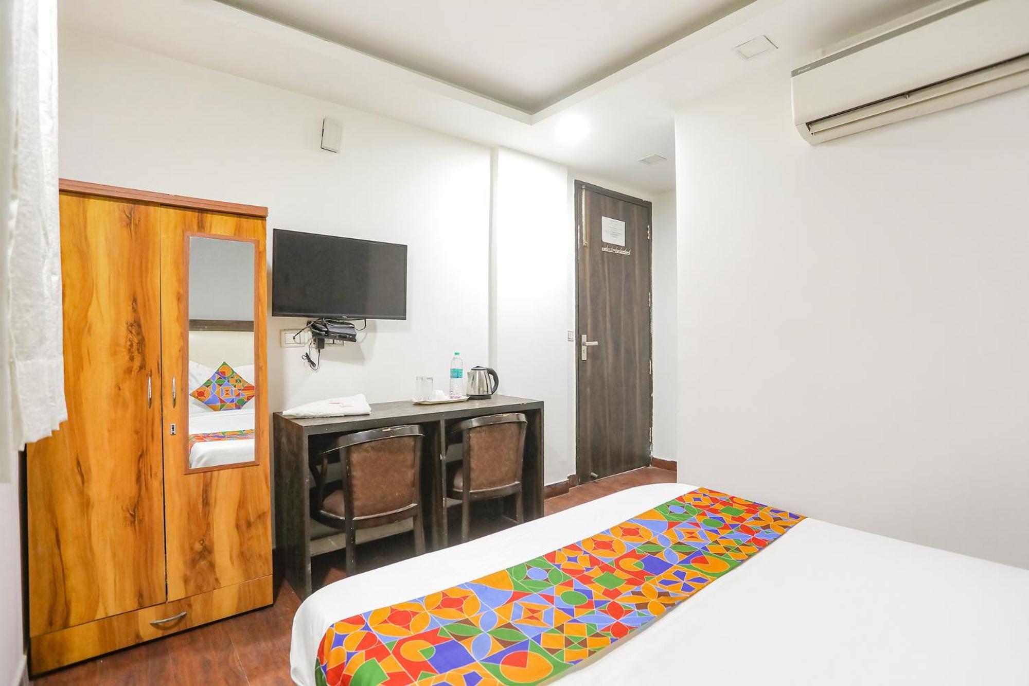 Hotel Fabexpress The Arrow Nuova Delhi Esterno foto