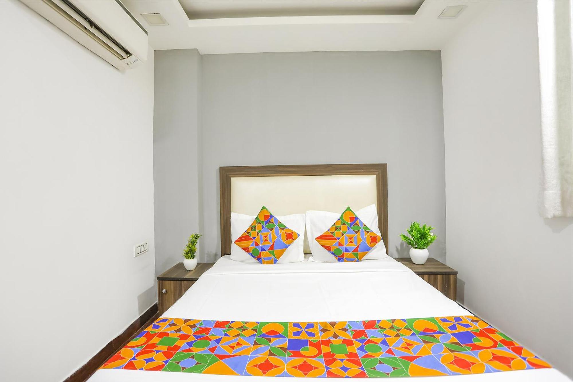 Hotel Fabexpress The Arrow Nuova Delhi Esterno foto