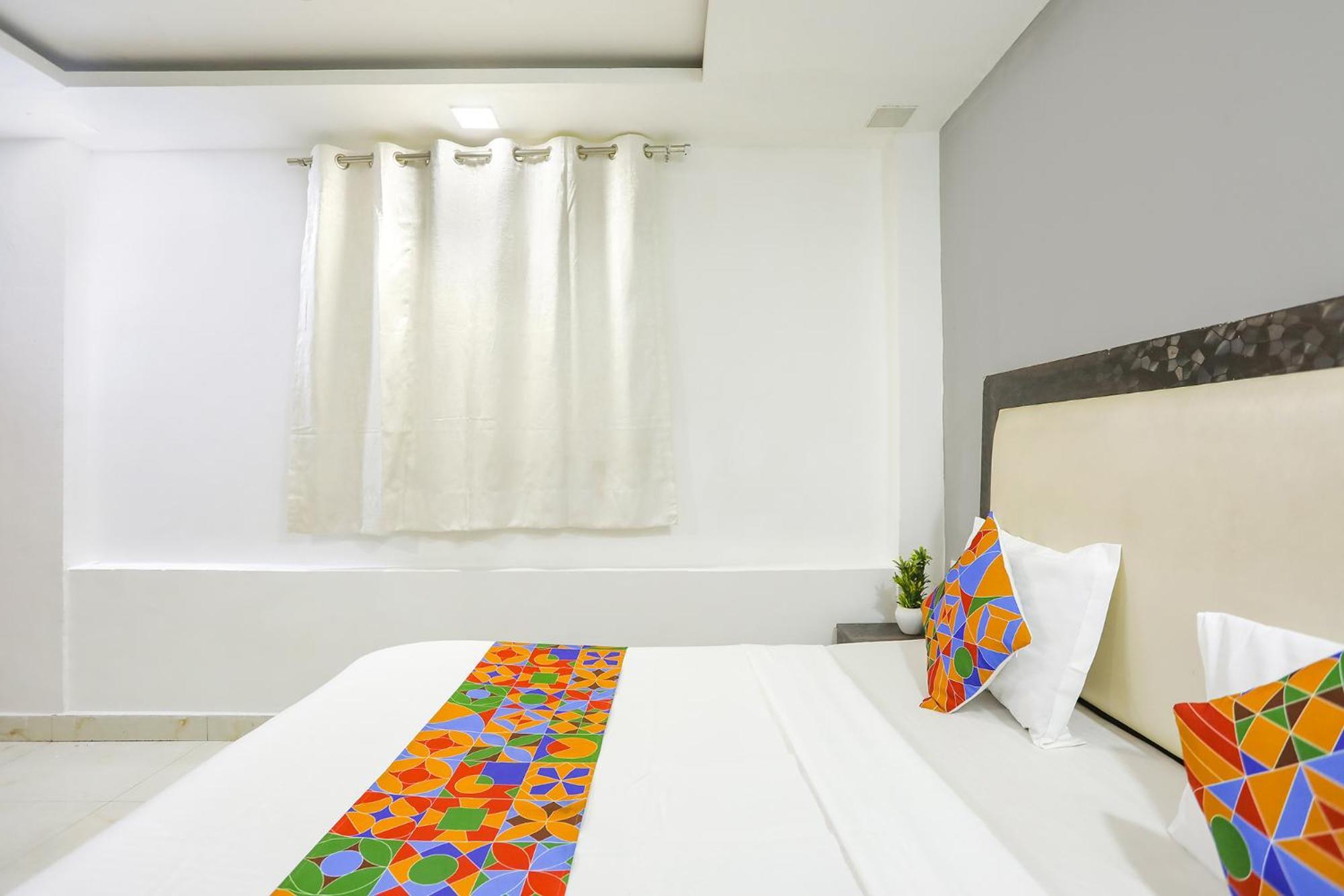 Hotel Fabexpress The Arrow Nuova Delhi Esterno foto