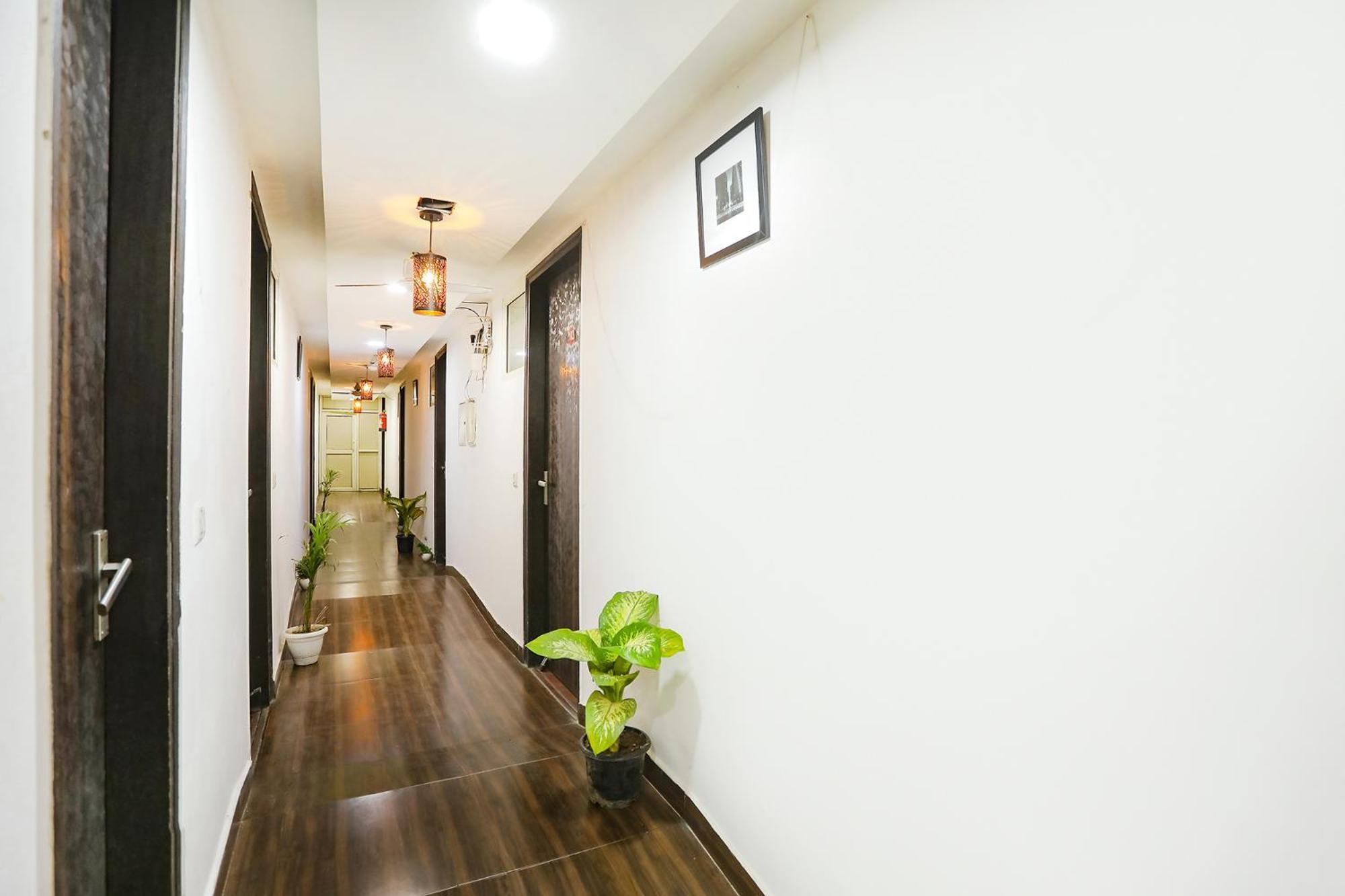 Hotel Fabexpress The Arrow Nuova Delhi Esterno foto