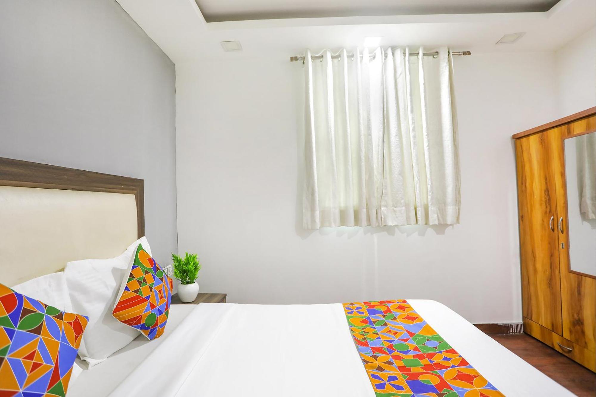 Hotel Fabexpress The Arrow Nuova Delhi Esterno foto