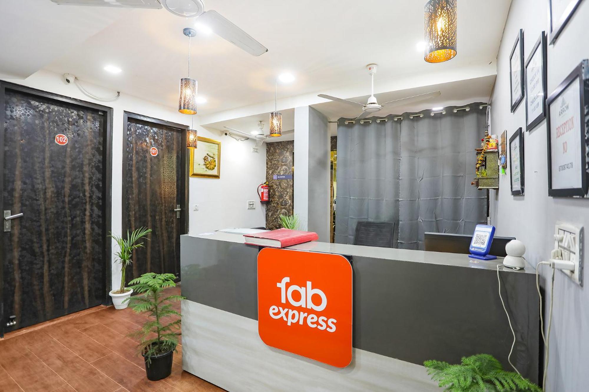 Hotel Fabexpress The Arrow Nuova Delhi Esterno foto