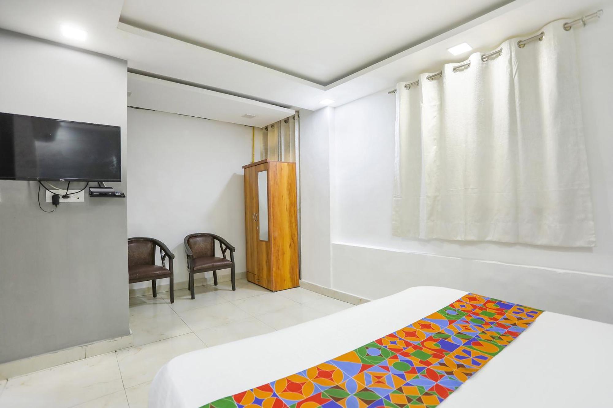 Hotel Fabexpress The Arrow Nuova Delhi Esterno foto
