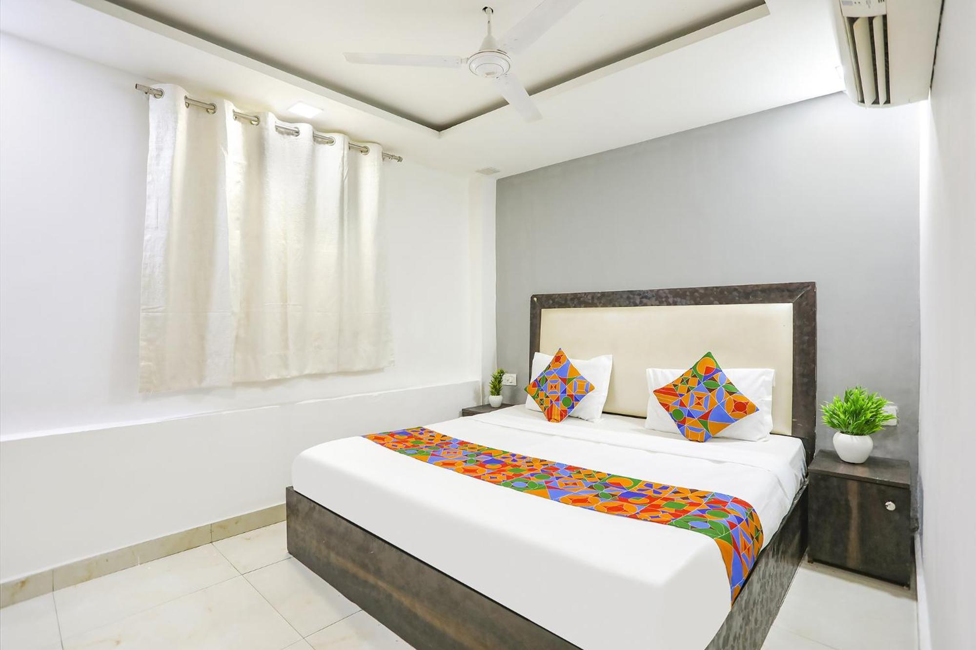 Hotel Fabexpress The Arrow Nuova Delhi Esterno foto