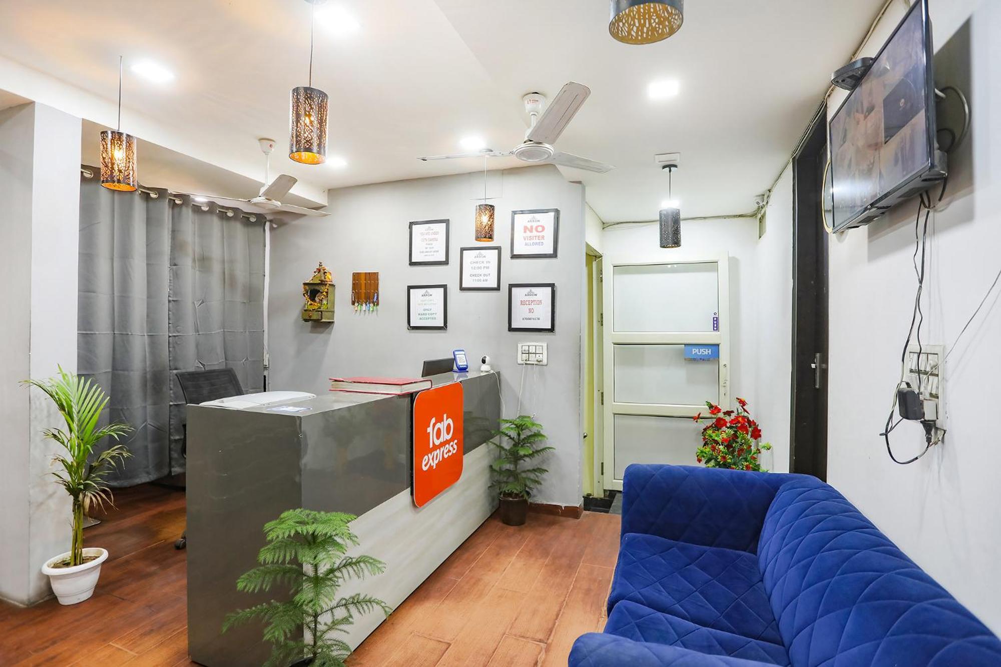 Hotel Fabexpress The Arrow Nuova Delhi Esterno foto