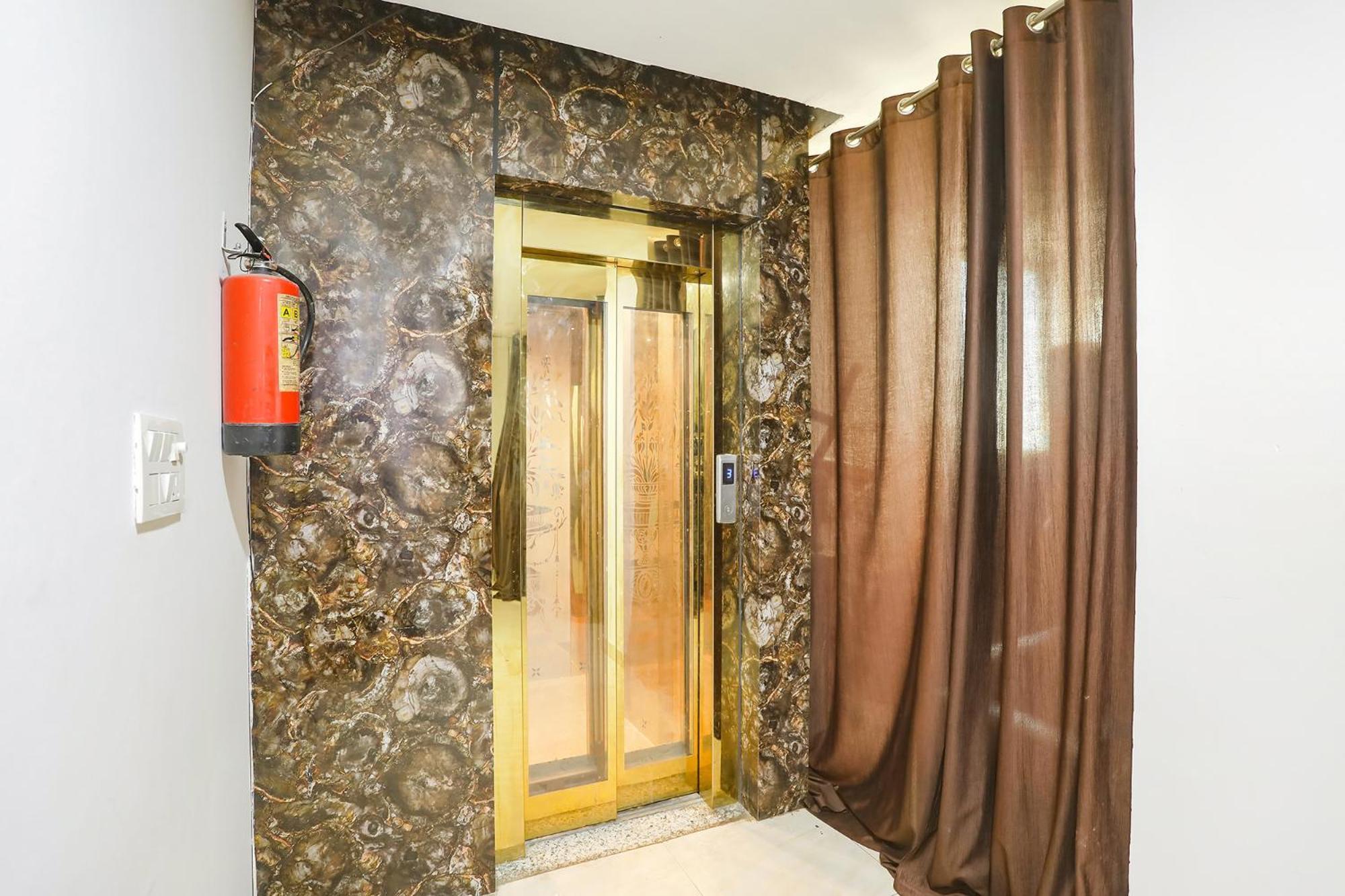 Hotel Fabexpress The Arrow Nuova Delhi Esterno foto