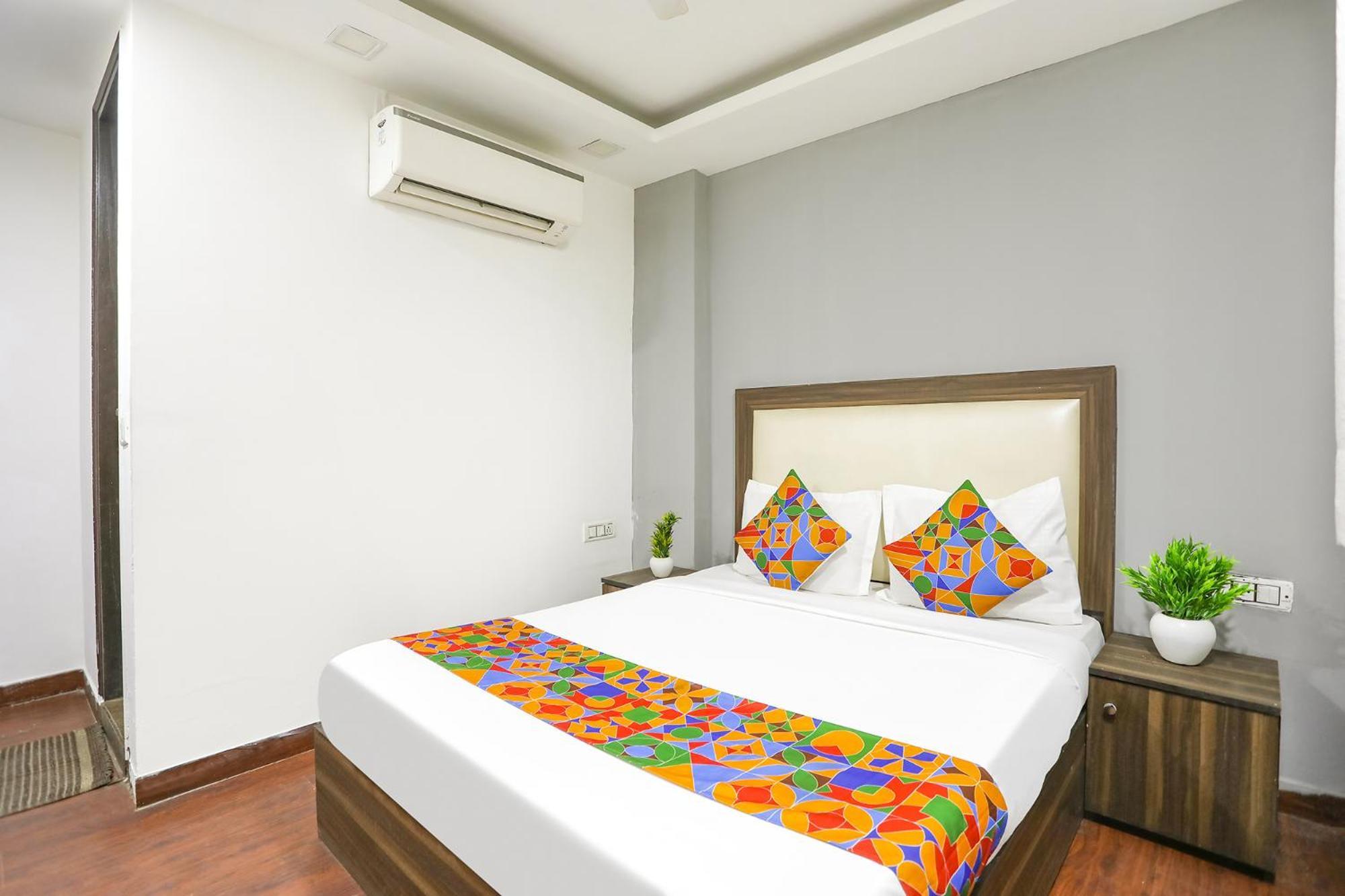 Hotel Fabexpress The Arrow Nuova Delhi Esterno foto