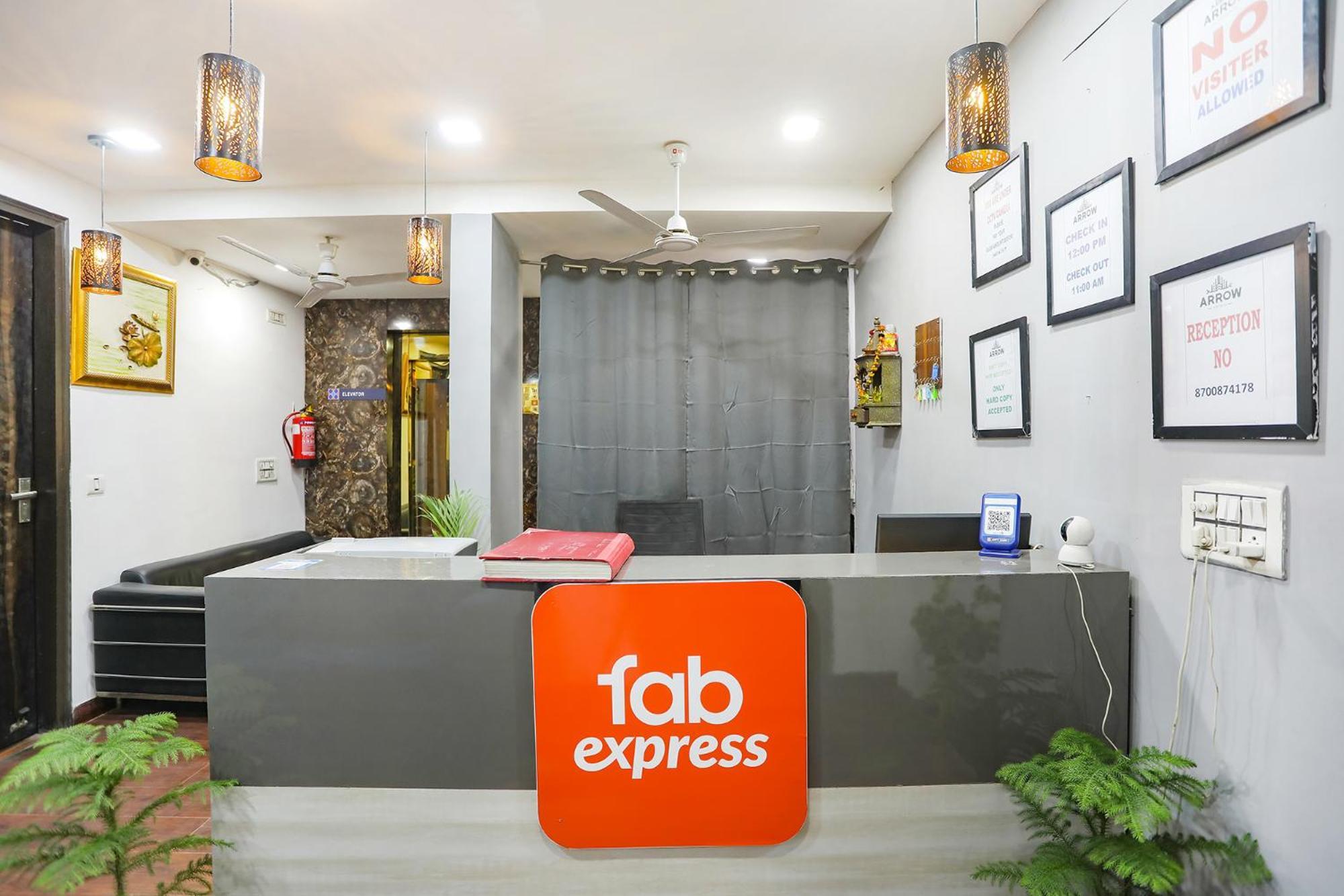Hotel Fabexpress The Arrow Nuova Delhi Esterno foto