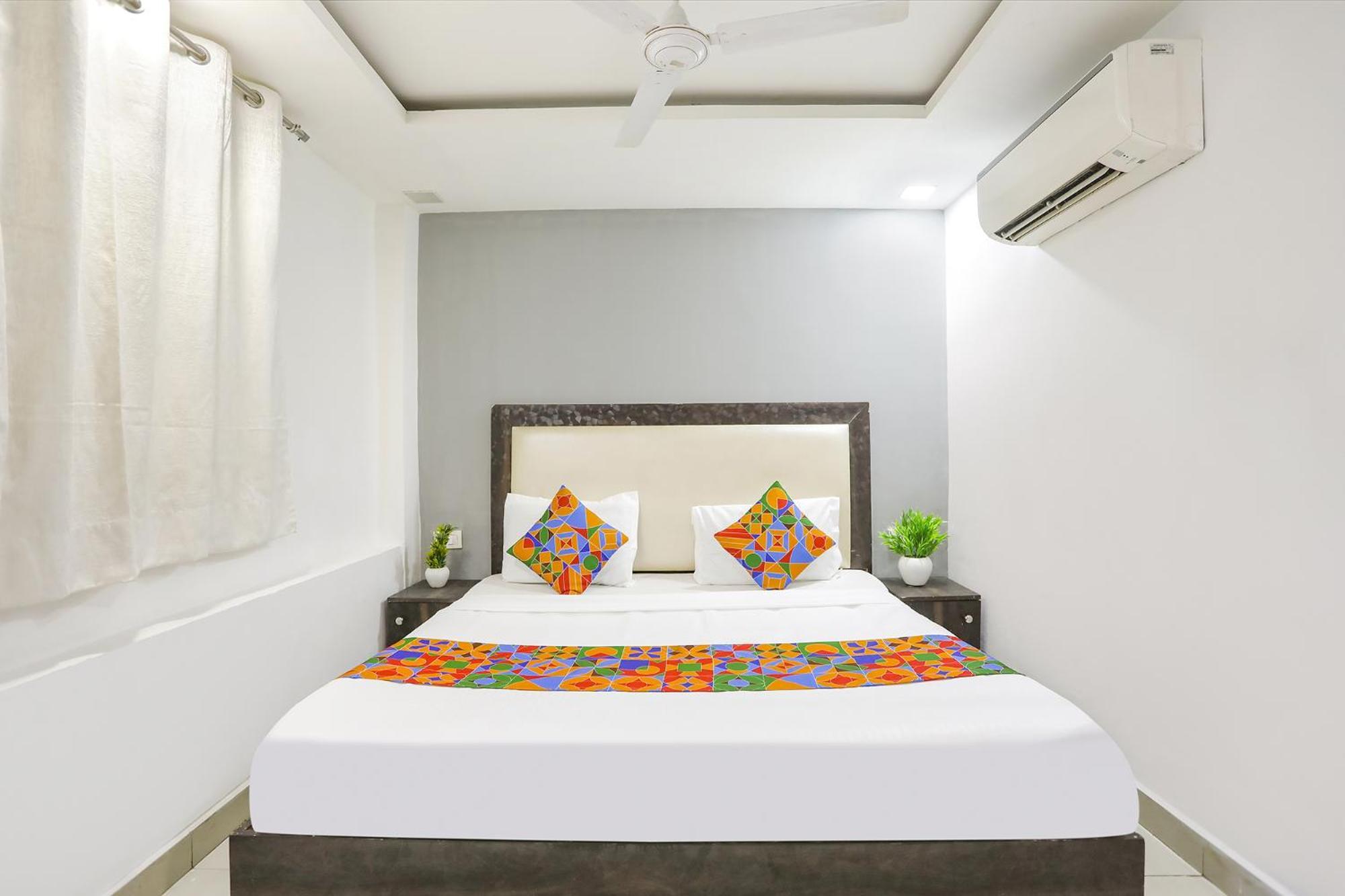 Hotel Fabexpress The Arrow Nuova Delhi Esterno foto